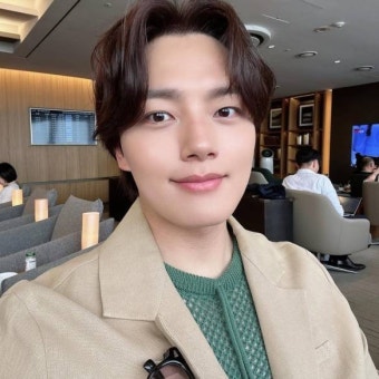 Actor Lee Jae-wook Takes a Break for Military Service, Debuts as Singer with Single 'Shadow'