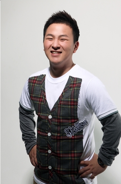 Healthy Father, Happy Son: Singer Heogak Shares His 30kg Diet Journey