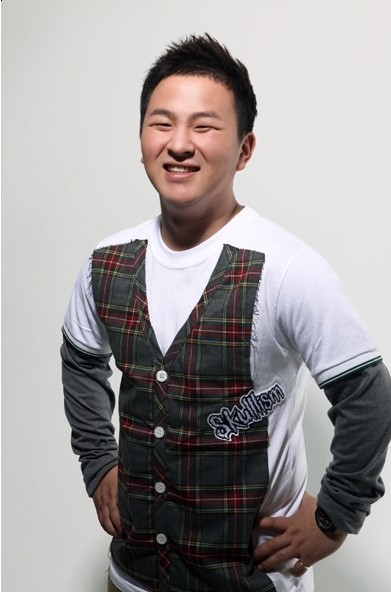 Singer Heogak Talks About His 30‑kg Weight Loss and Being a Healthy Father