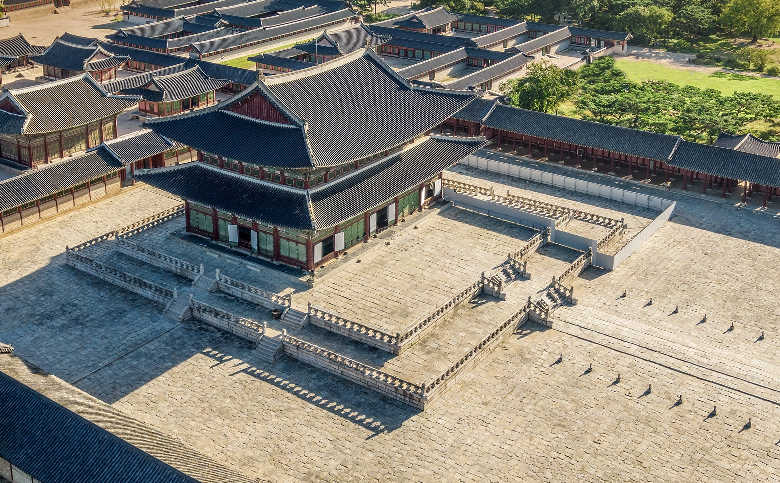 Restrictions on Entry and Exit at Gyeongbokgung Palace's Main Gate